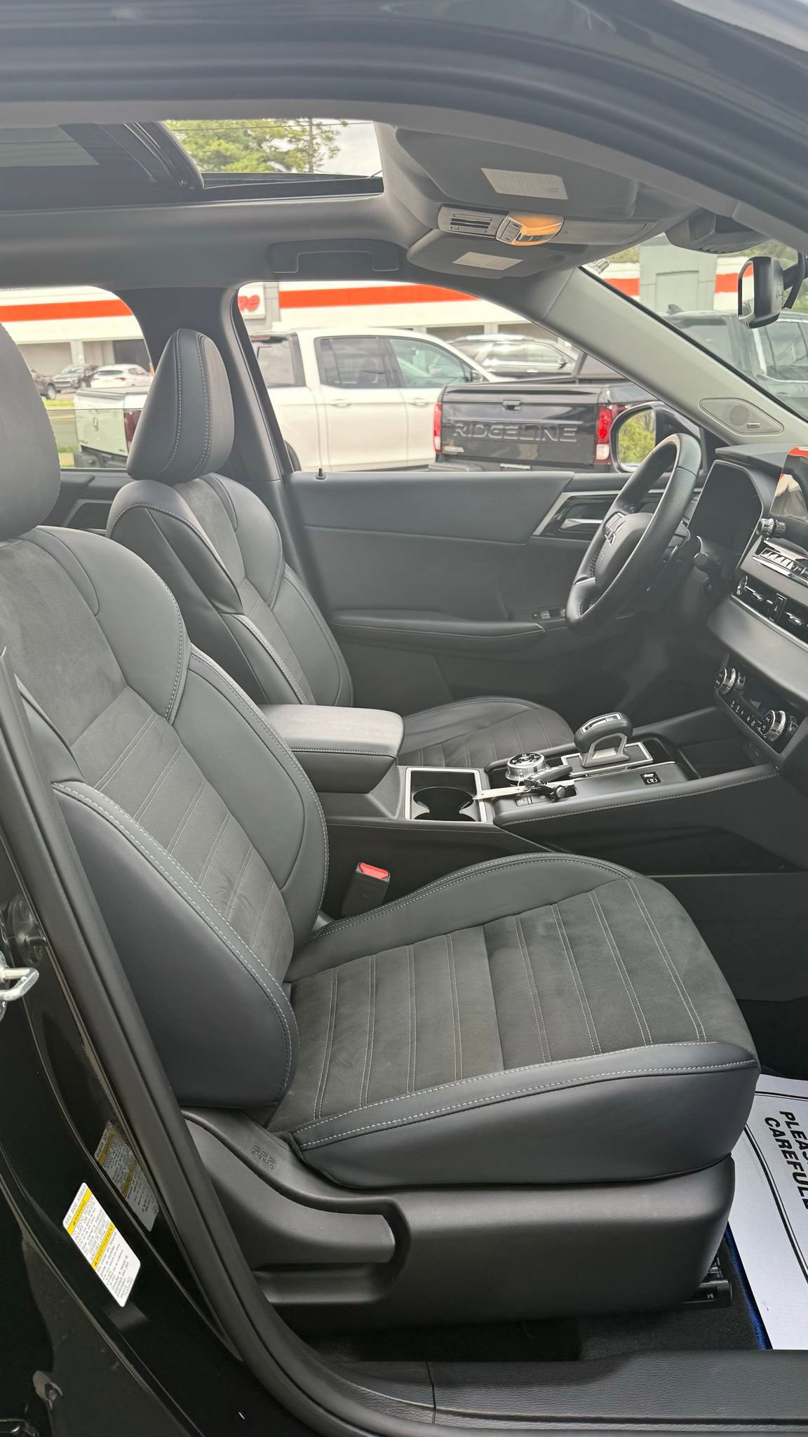 Used 2024 Mitsubishi Outlander SE image 22