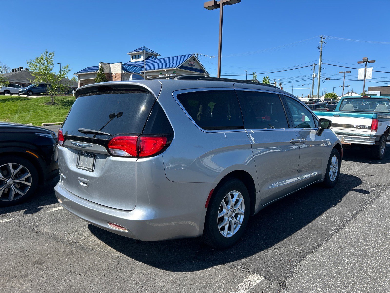 Used 2020 Chrysler Voyager Lxi FWD image 5