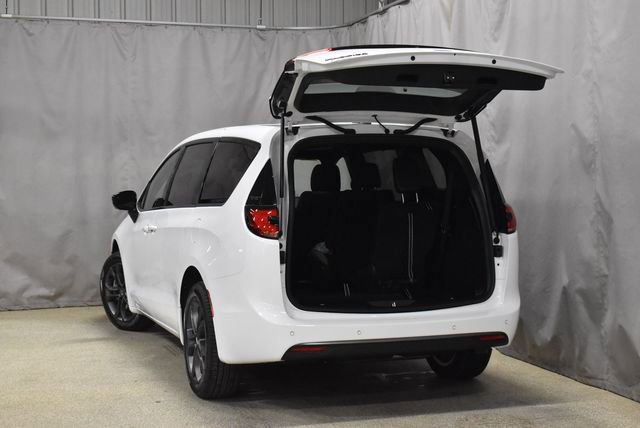 New 2026 Chrysler Pacifica Select image 35