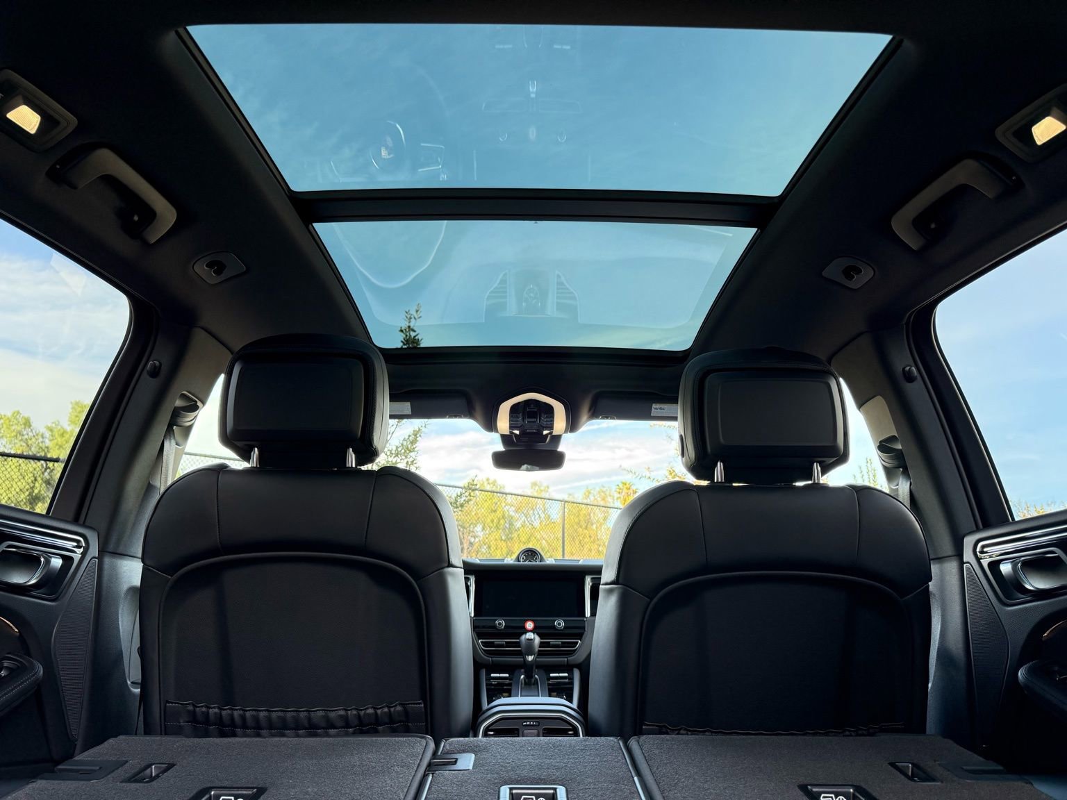 Used 2025 Porsche Macan AWD/4WD image 36