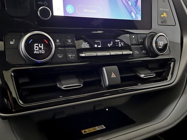 Used 2023 Toyota Highlander XLE AWD/4WD image 18