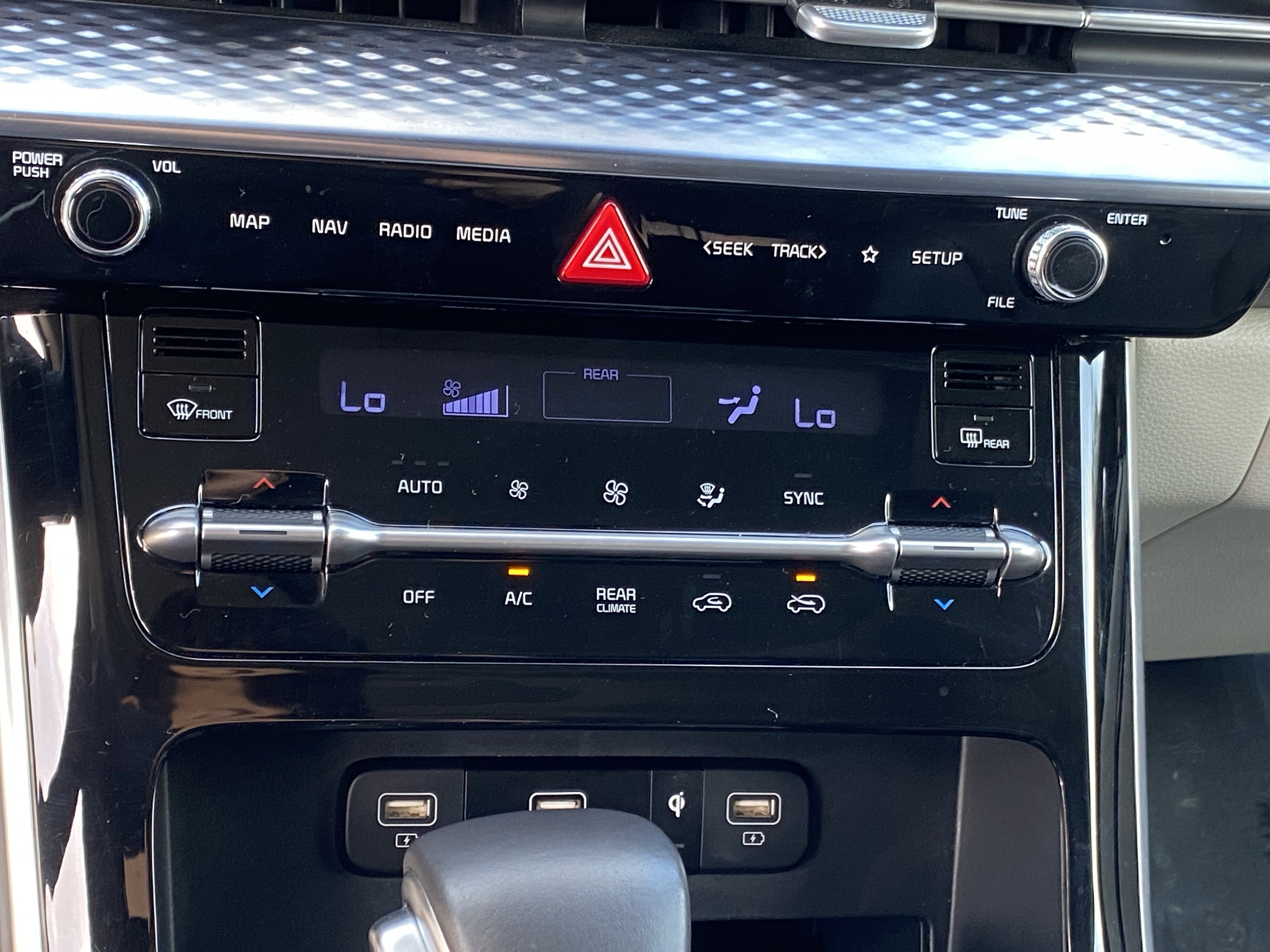 Used 2024 Kia Carnival SX Prestige image 23