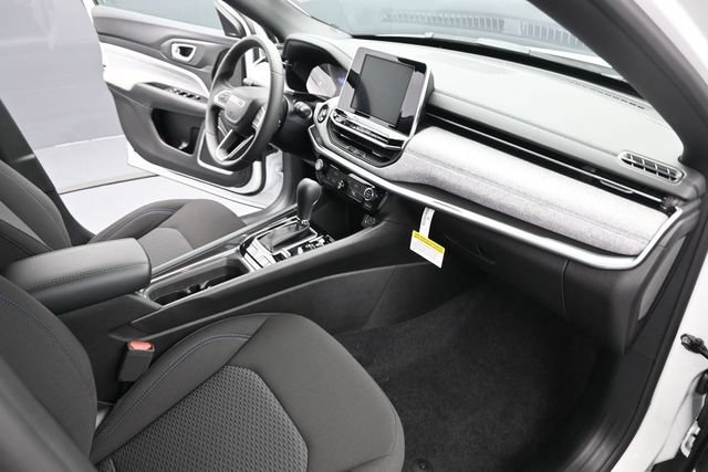 Used 2025 Jeep Compass Sport AWD/4WD image 5