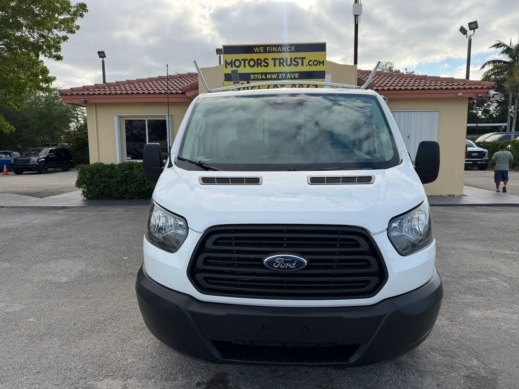Used 2018 Ford Transit 150 130 Low Roof RWD image 11