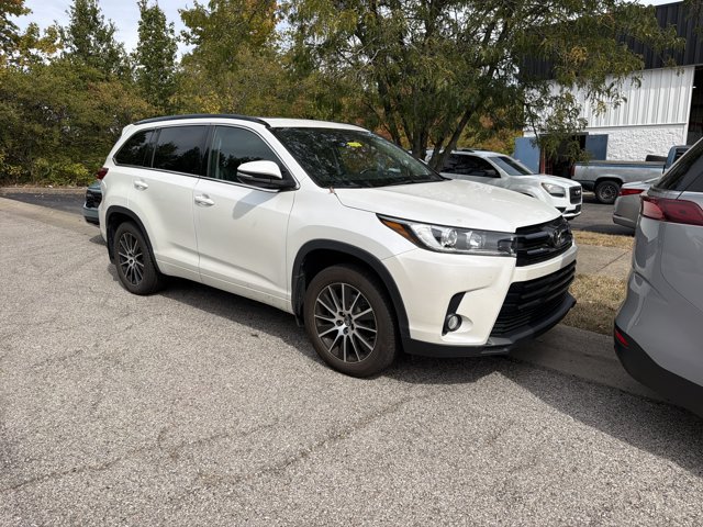 Used 2017 Toyota Highlander SE