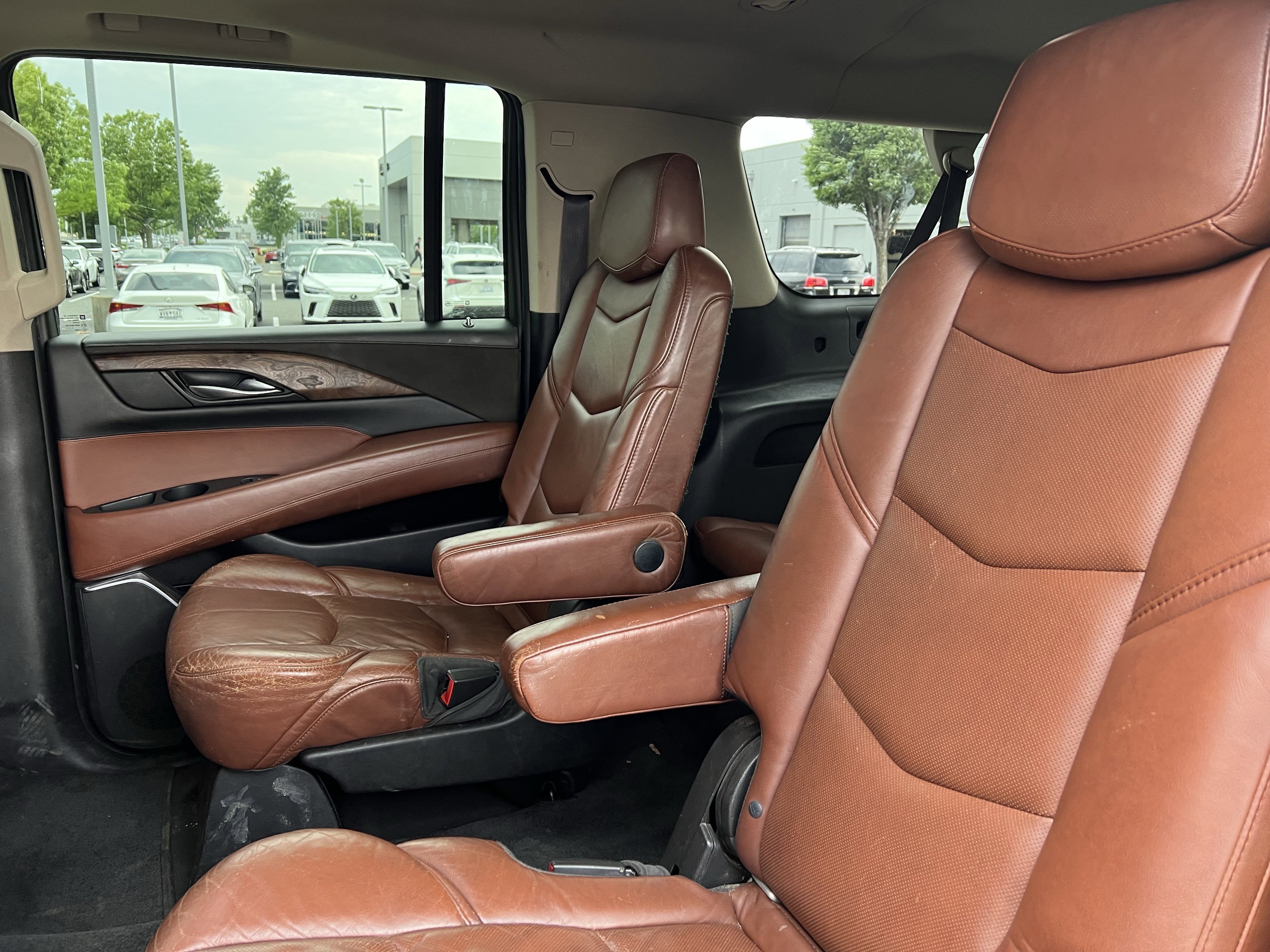 Used 2016 Cadillac Escalade ESV Luxury AWD/4WD image 33