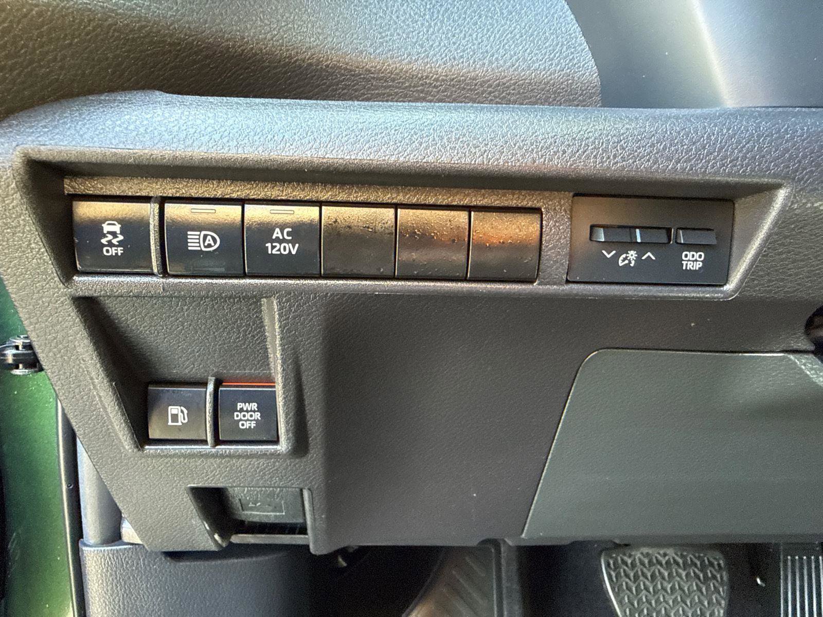 Used 2025 Toyota Sienna Limited AWD/4WD image 12