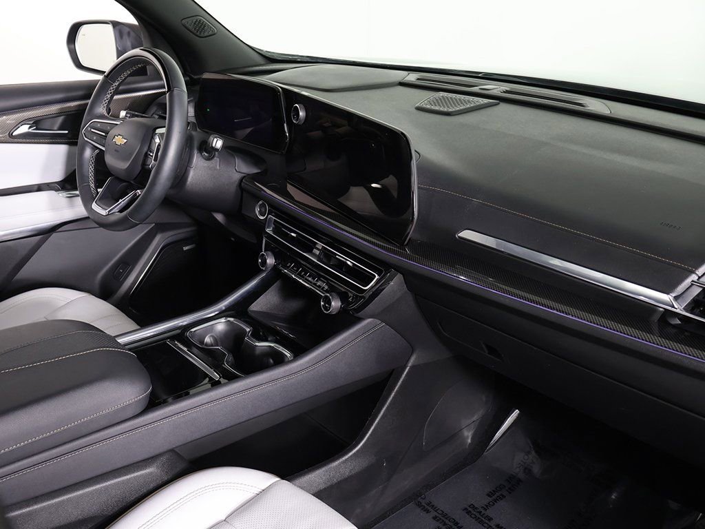 Used 2025 Chevrolet Traverse High Country w/ LPO, Cargo Package image 30