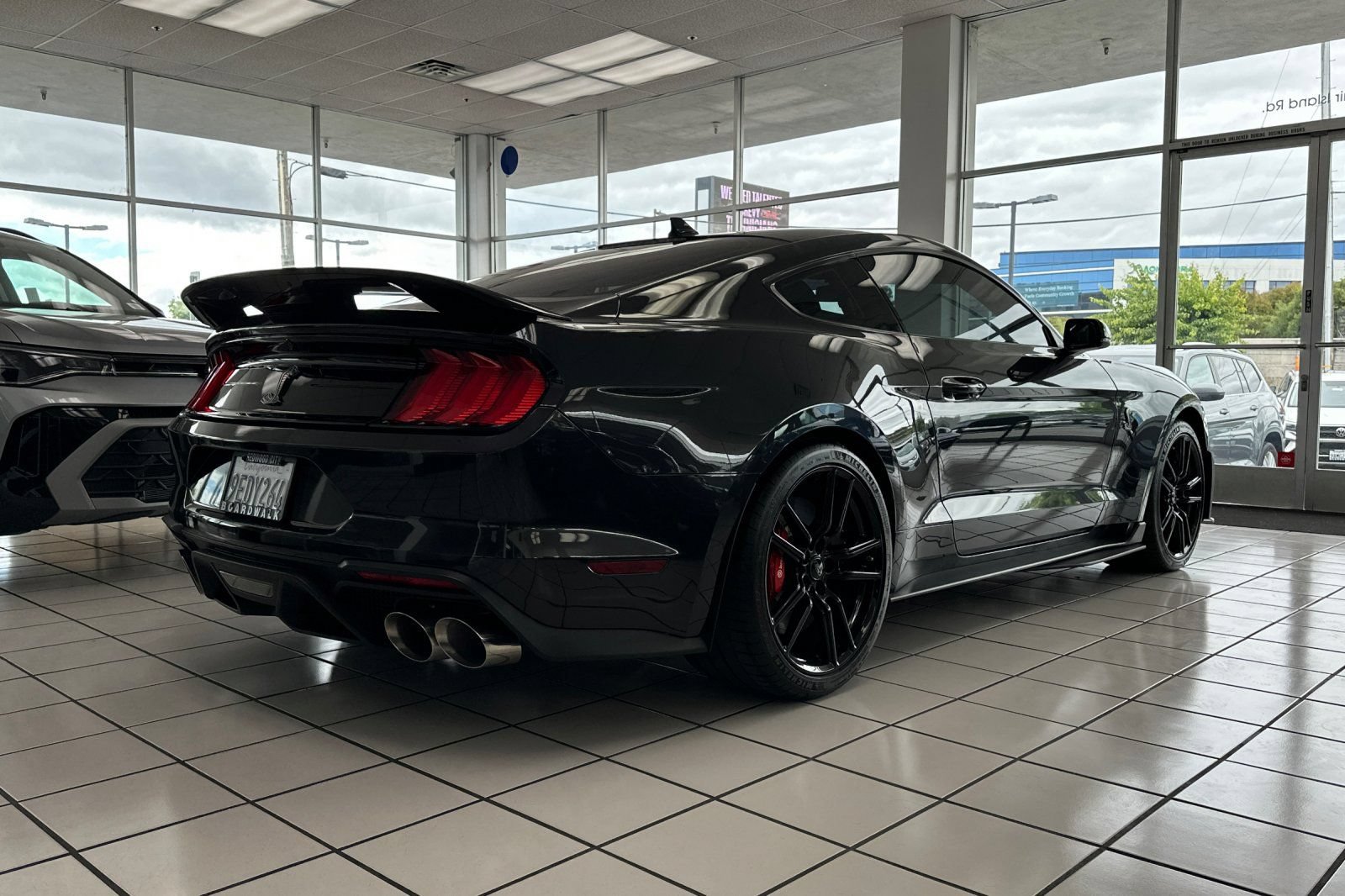 Used 2022 Ford Mustang Shelby GT500 w/ Technology Package RWD image 4