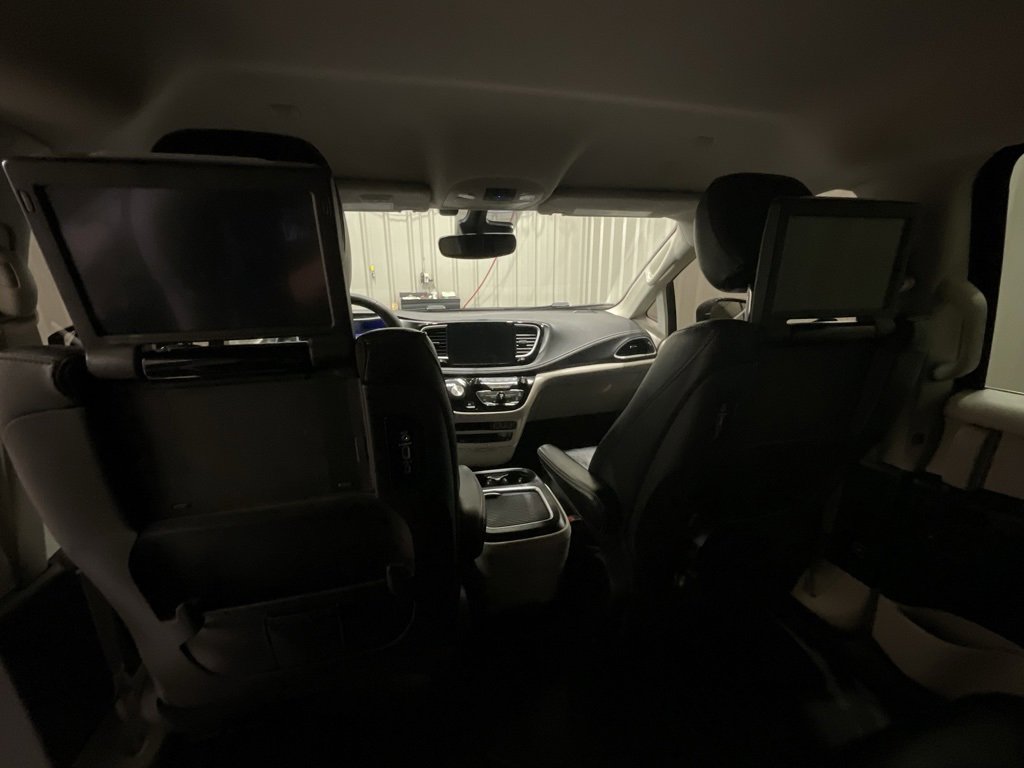 Used 2022 Chrysler Pacifica Touring-L w/ Uconnect Theater Family Group image 11