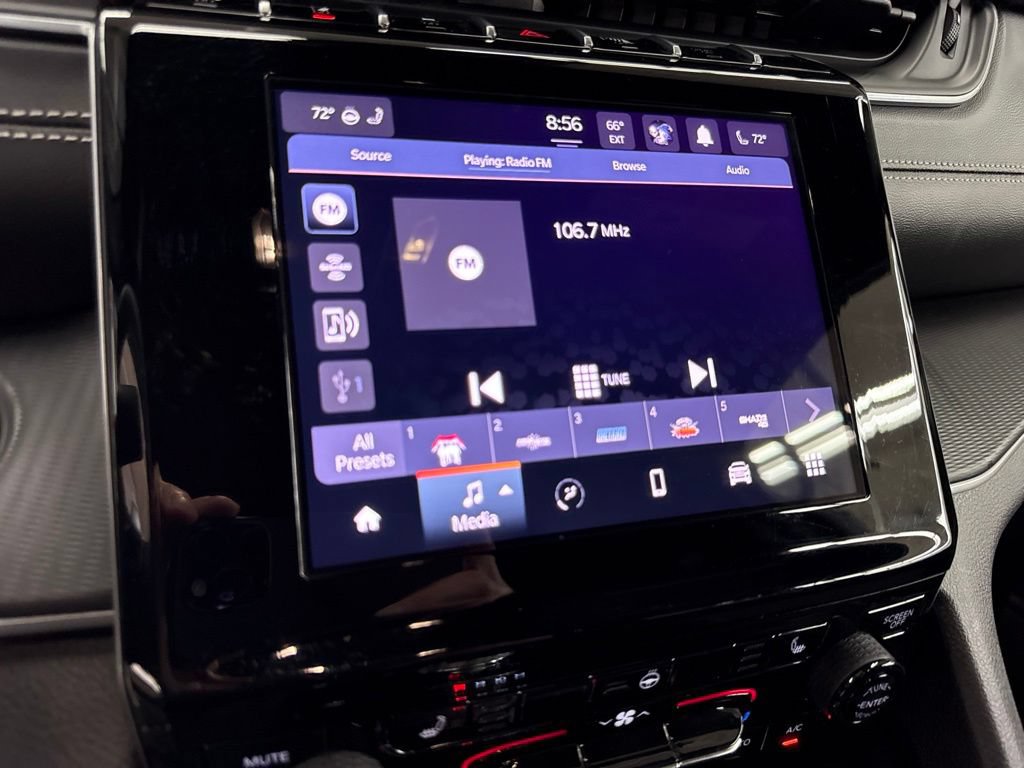 Used 2025 Jeep Grand Cherokee Laredo w/ Luxury Tech Group I AWD/4WD image 29