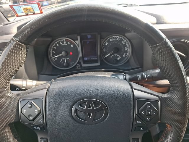 Used 2020 Toyota Tacoma TRD Sport w/ Technology Package AWD/4WD image 18