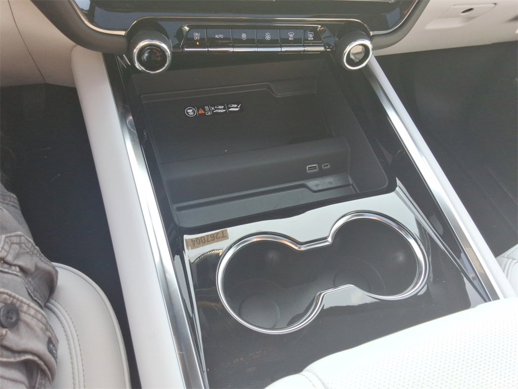 New 2026 Chevrolet Suburban Premier image 29