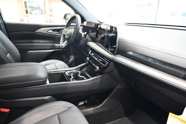 New 2026 Chevrolet Traverse LT w/ Sun and Wheel Package FWD image 14