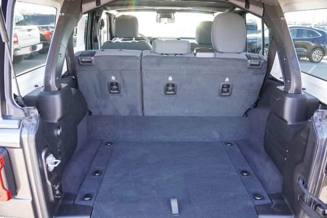 Used 2025 Jeep Wrangler Unlimited Sahara w/ Safety Group AWD/4WD image 20