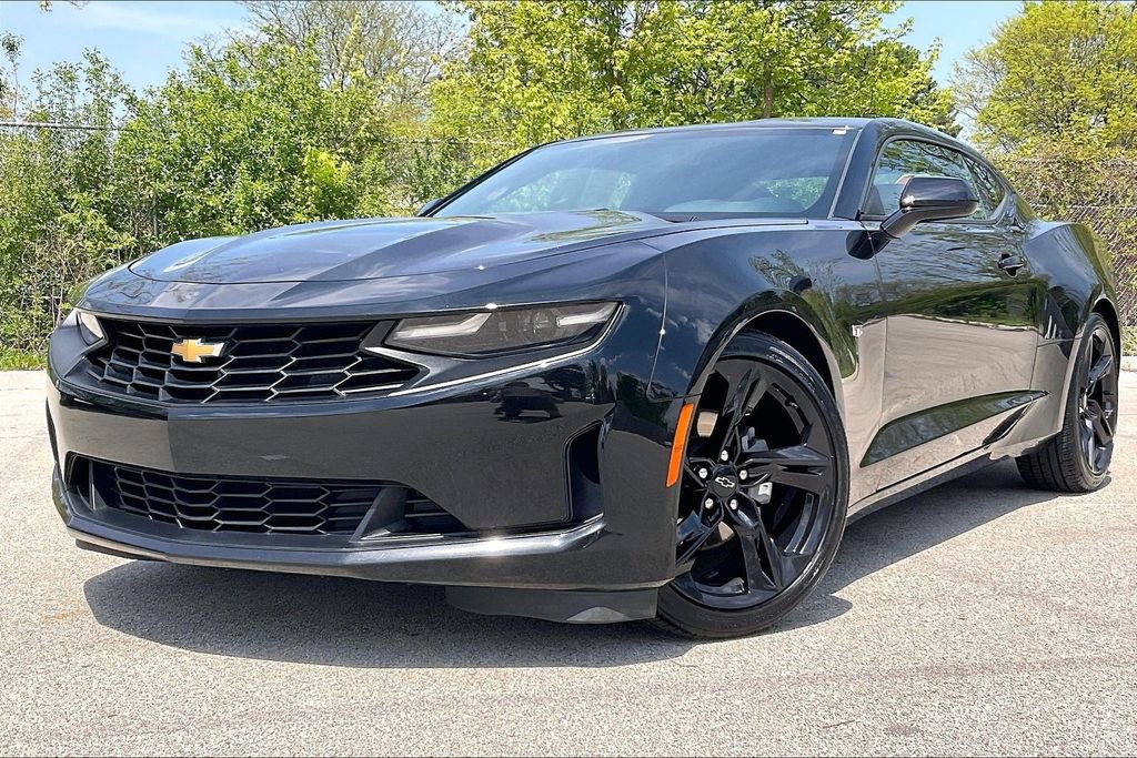 Used 2022 Chevrolet Camaro LT RWD image 2
