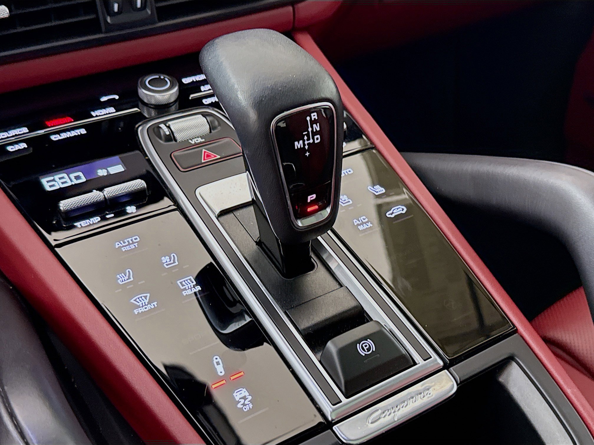 Used 2023 Porsche Cayenne Platinum Edition image 18