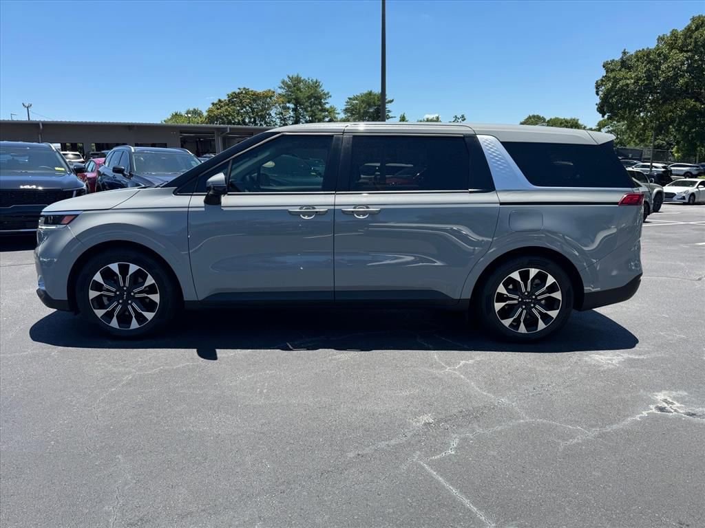 Used 2024 Kia Carnival EX FWD image 6