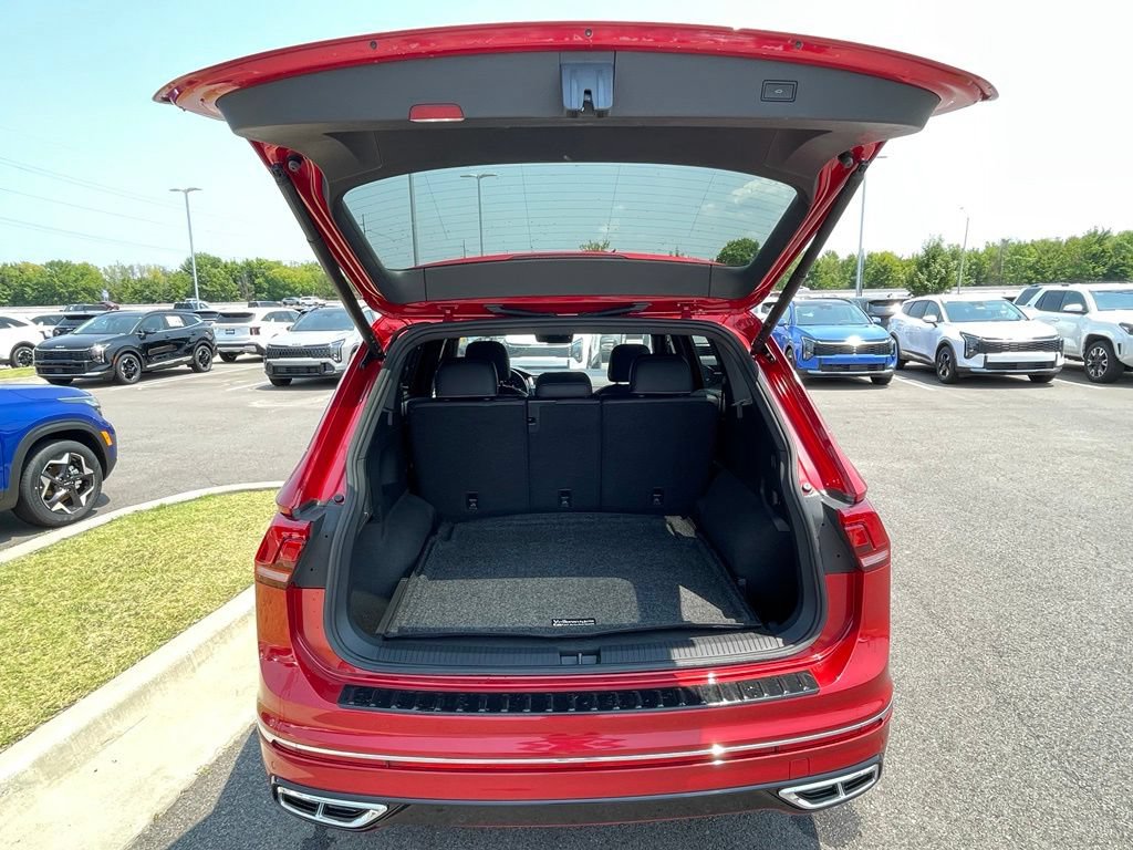 Used 2024 Volkswagen Tiguan SEL R-Line AWD/4WD image 9