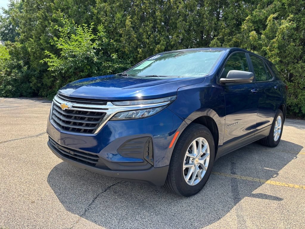 Used 2022 Chevrolet Equinox LS FWD image 2