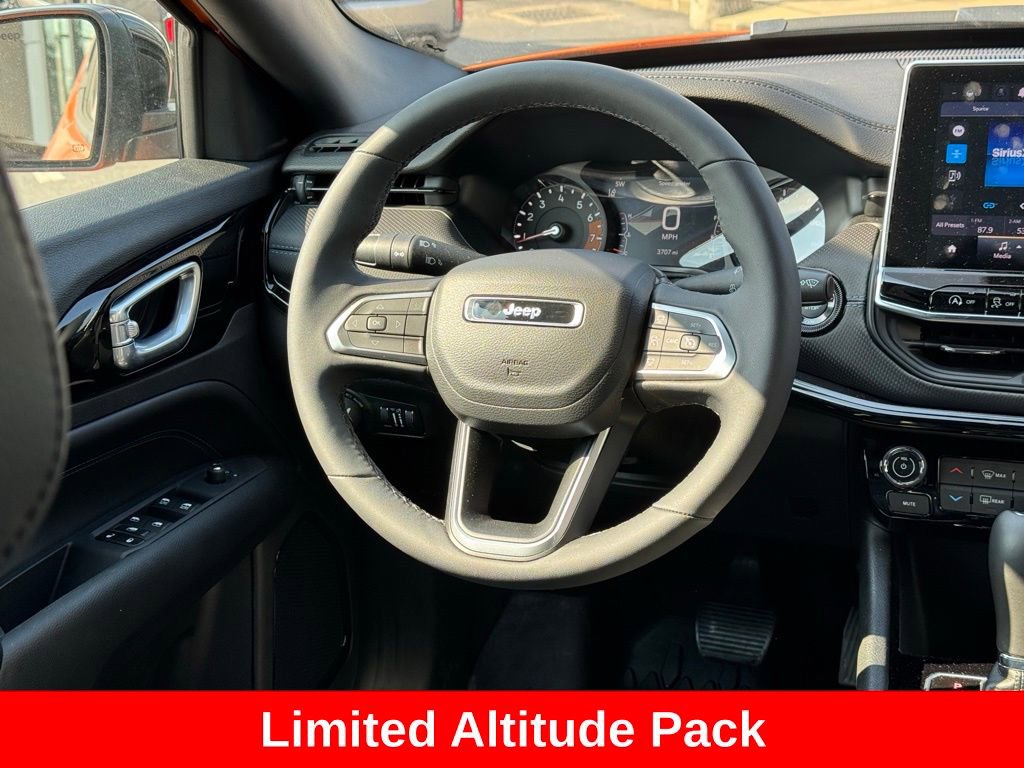 Used 2026 Jeep Compass Limited AWD/4WD image 17