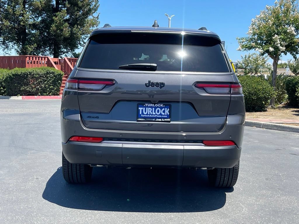 New 2026 Jeep Grand Cherokee L Limited w/ Limited Altitude Package AWD/4WD image 8