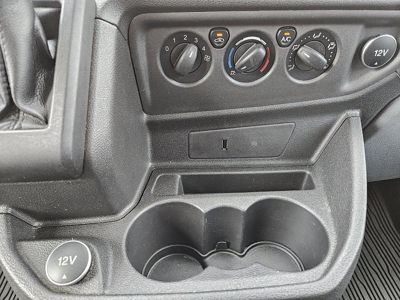 Used 2019 Ford Transit 150 XLT image 42