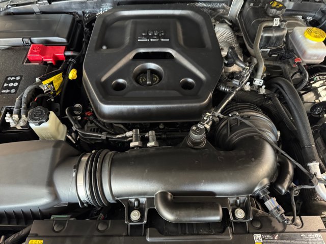 Used 2025 Jeep Wrangler Sport AWD/4WD image 7