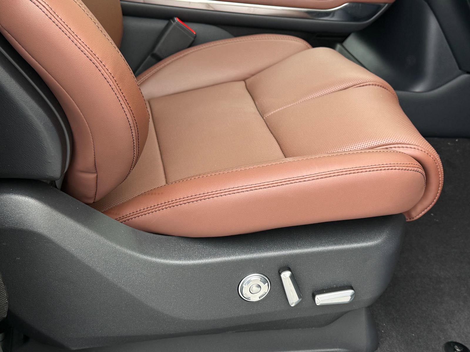 New 2026 Lincoln Navigator Reserve AWD/4WD image 12