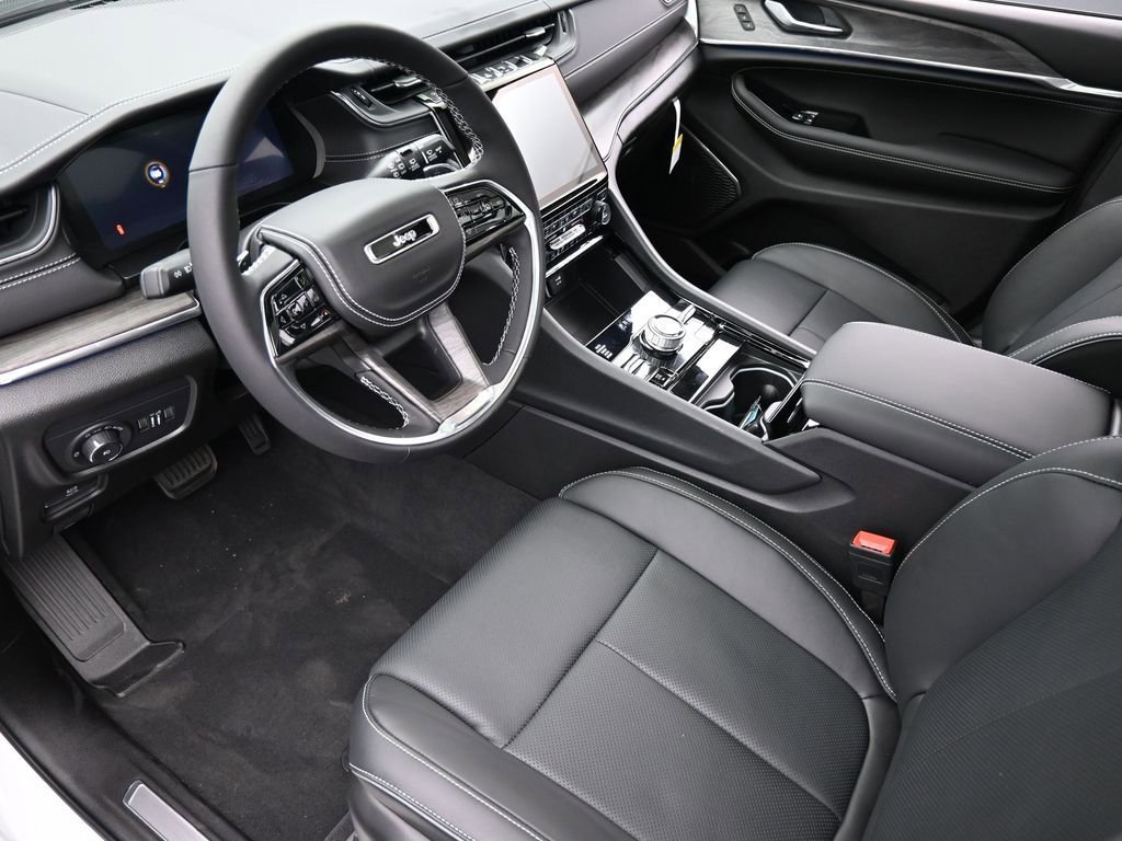 Used 2024 Jeep Grand Cherokee Overland w/ Luxury Tech Group IV image 36