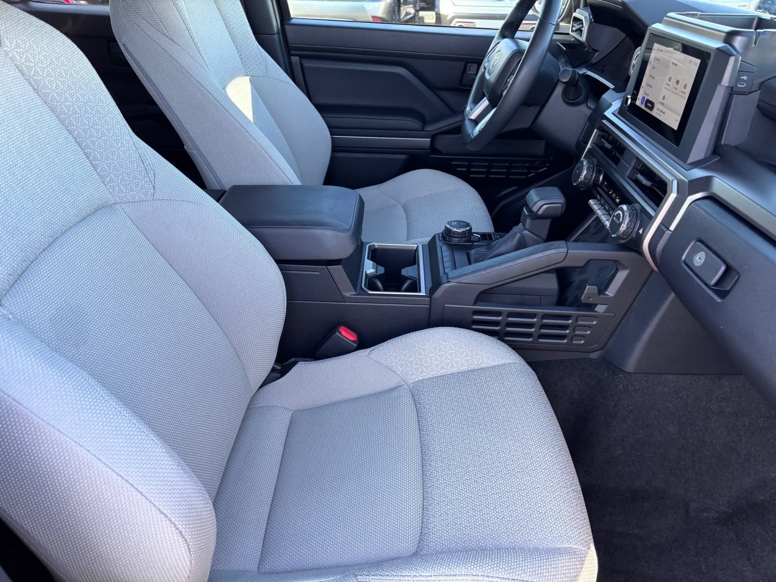 Used 2025 Toyota 4Runner SR5 AWD/4WD image 14