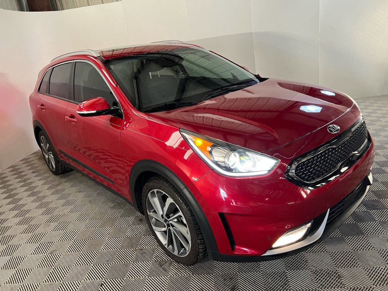 Used 2019 Kia Niro Touring image 4