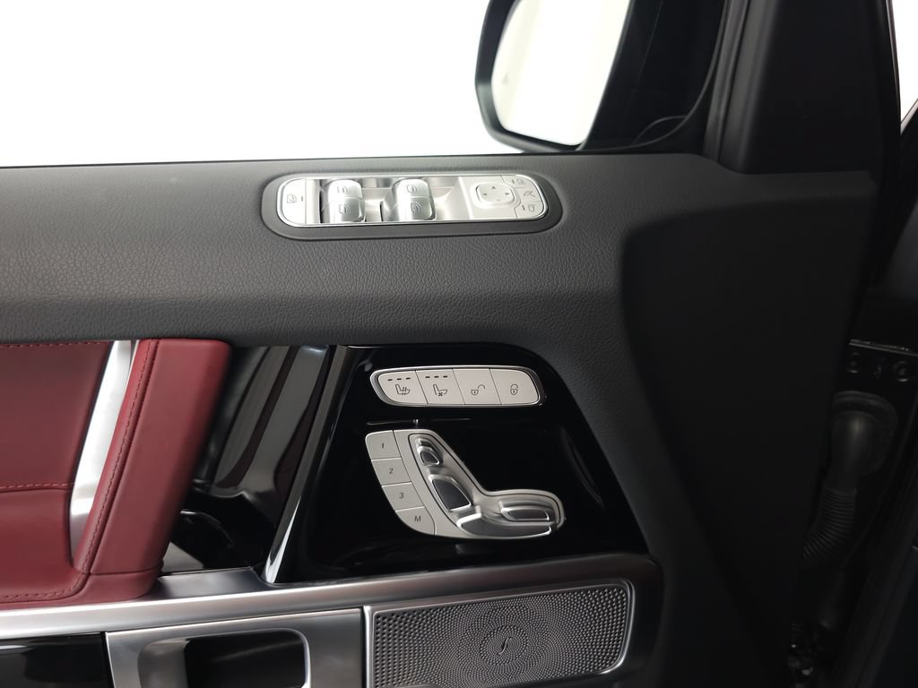 Certified 2025 Mercedes-Benz G 580 w/ Manufactur Interior Package image 6