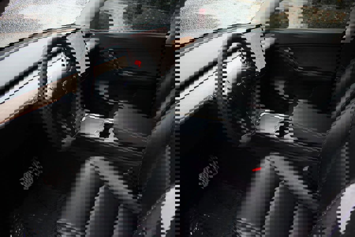 Used 2021 Tesla Model Y Performance image 17