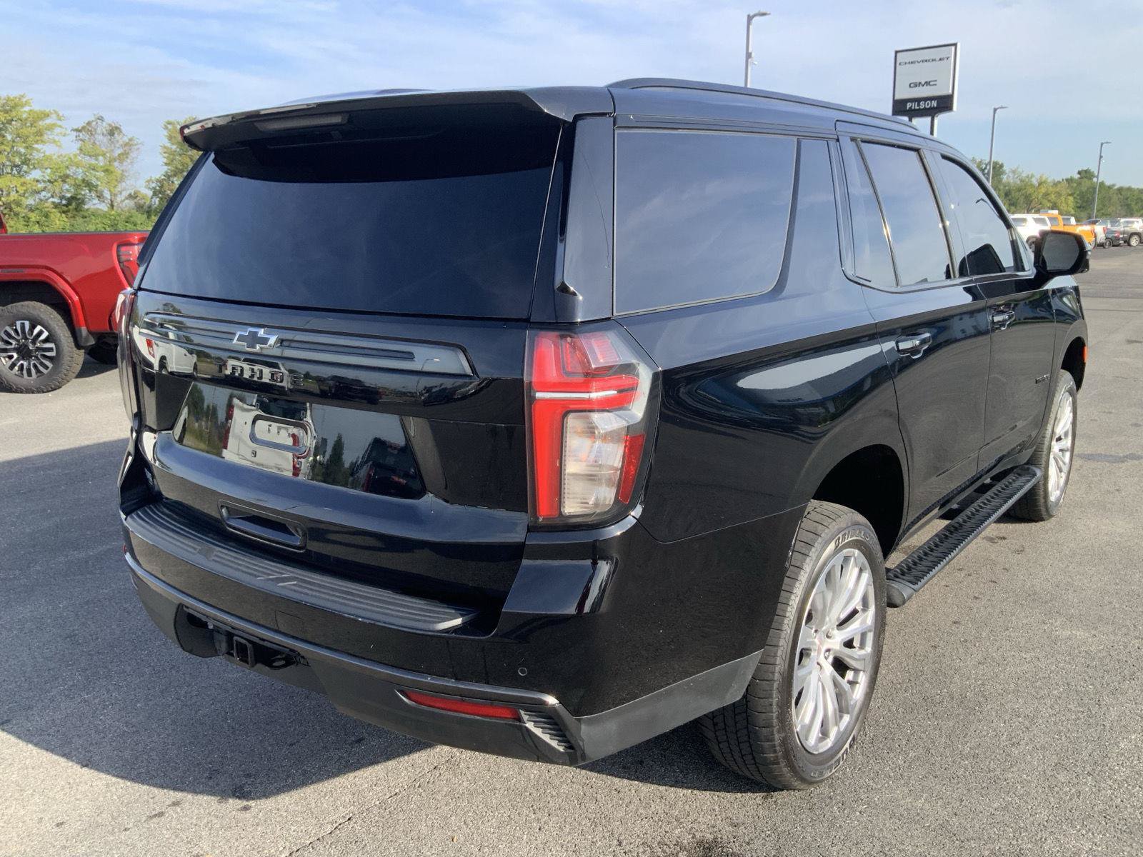 Used 2021 Chevrolet Tahoe Z71 w/ Luxury Package AWD/4WD image 8