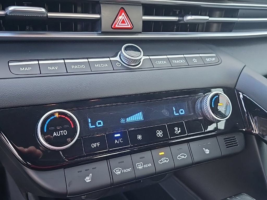 Used 2025 Hyundai Elantra Limited FWD image 21