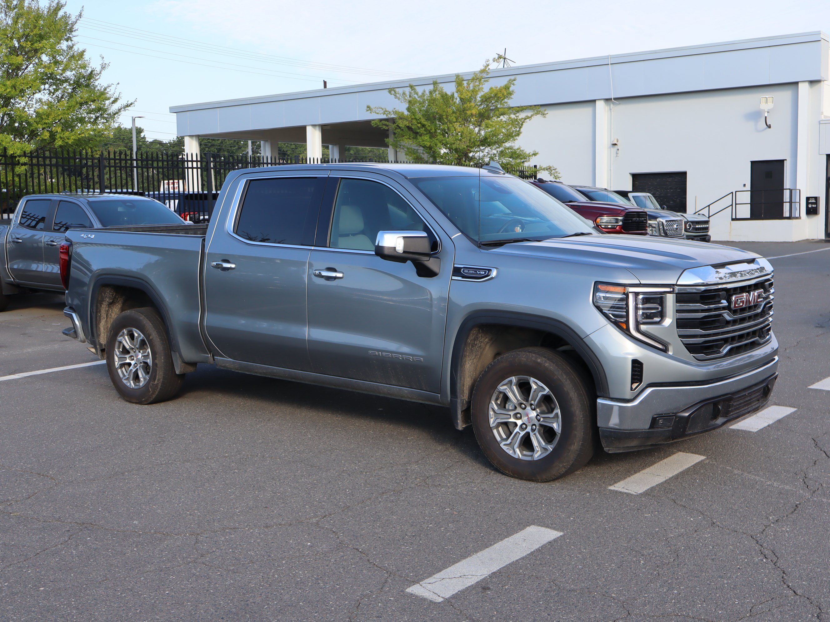 Used 2025 GMC Sierra 1500 SLT AWD/4WD image 13