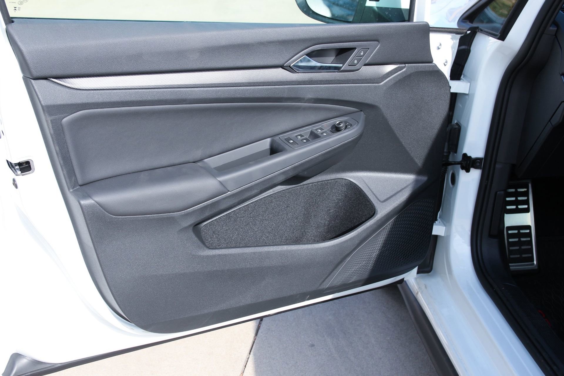 New 2026 Volkswagen GTI SE FWD image 12