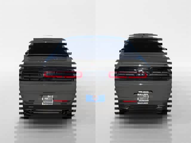 Used 2019 Dodge Challenger SXT image 4