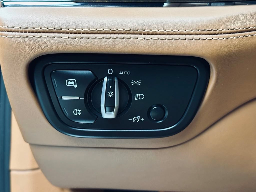 Used 2019 Bentley Bentayga AWD/4WD image 31