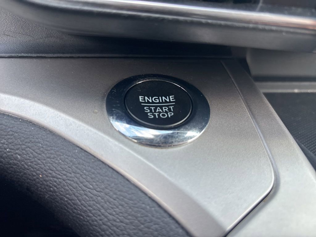 Used 2022 Ford Explorer XLT w/ Equipment Group 202A image 27