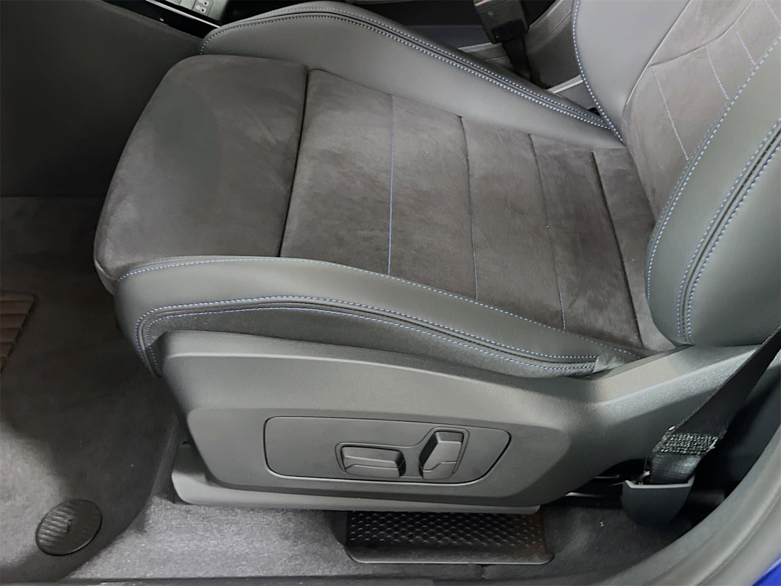 New 2025 BMW X1 xDrive28i w/ M Sport Package image 22