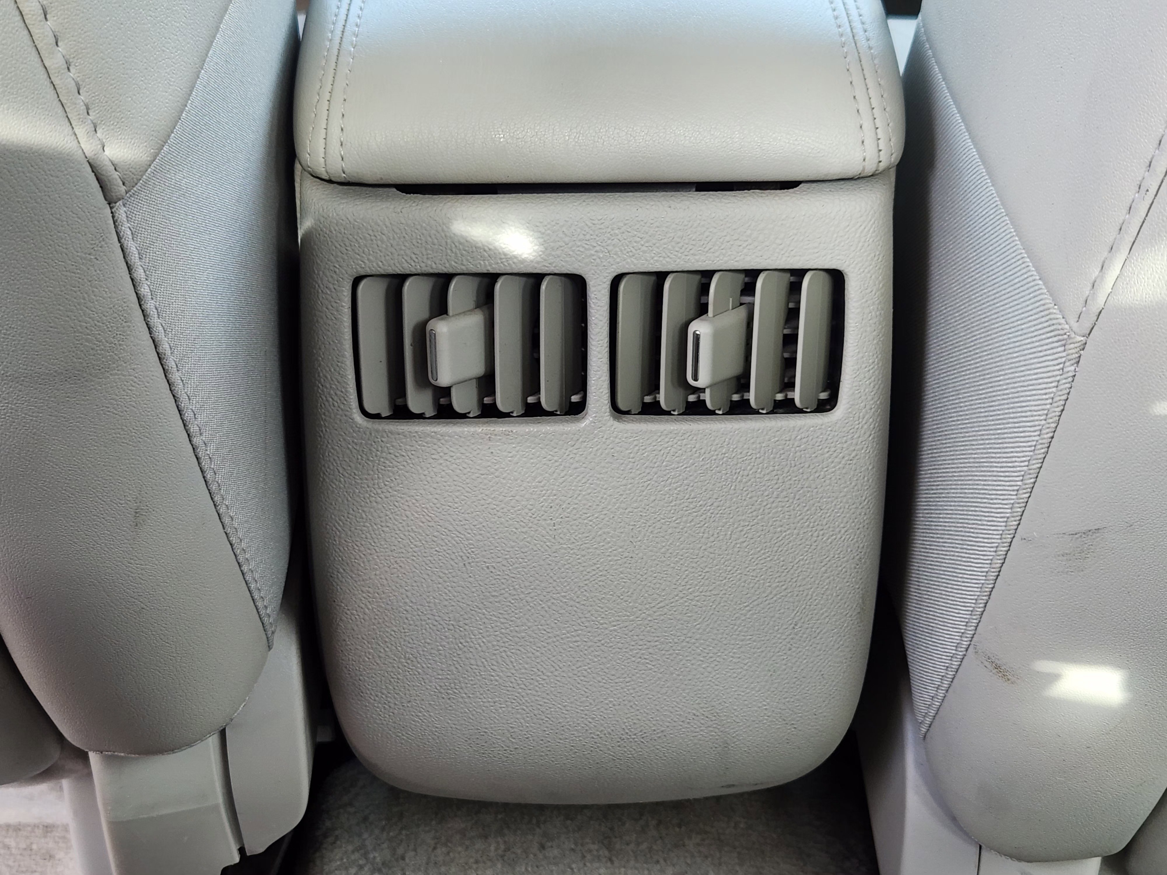 Used 2011 Buick Lucerne CXL w/ Driver Confidence Package FWD image 29