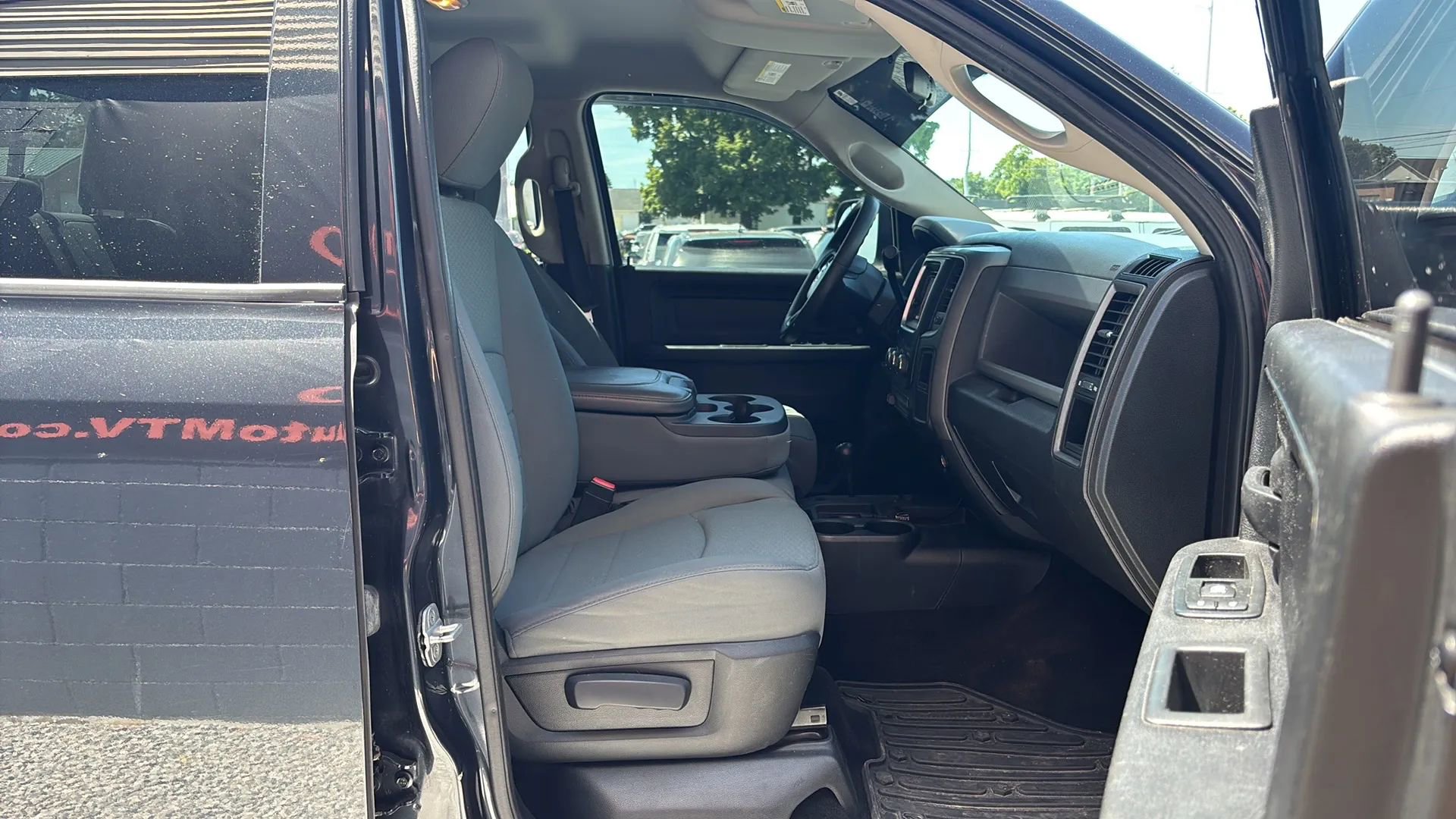 Used 2013 RAM 2500 Tradesman w/ Chrome Appearance Group AWD/4WD image 15