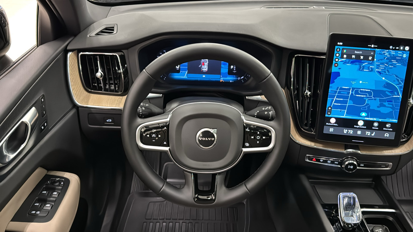 Used 2026 Volvo XC60 B5 Plus AWD/4WD image 12