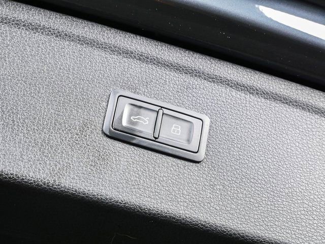 Used 2018 Audi Q5 2.0T Premium Plus w/ Premium Plus Package image 32
