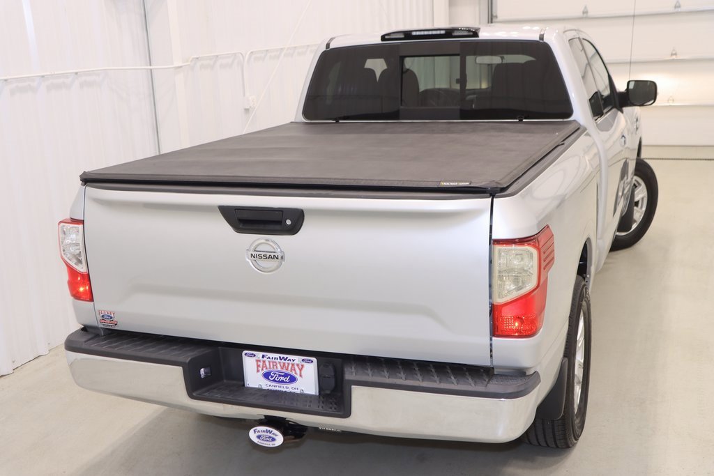 Used 2017 Nissan Titan SV image 35