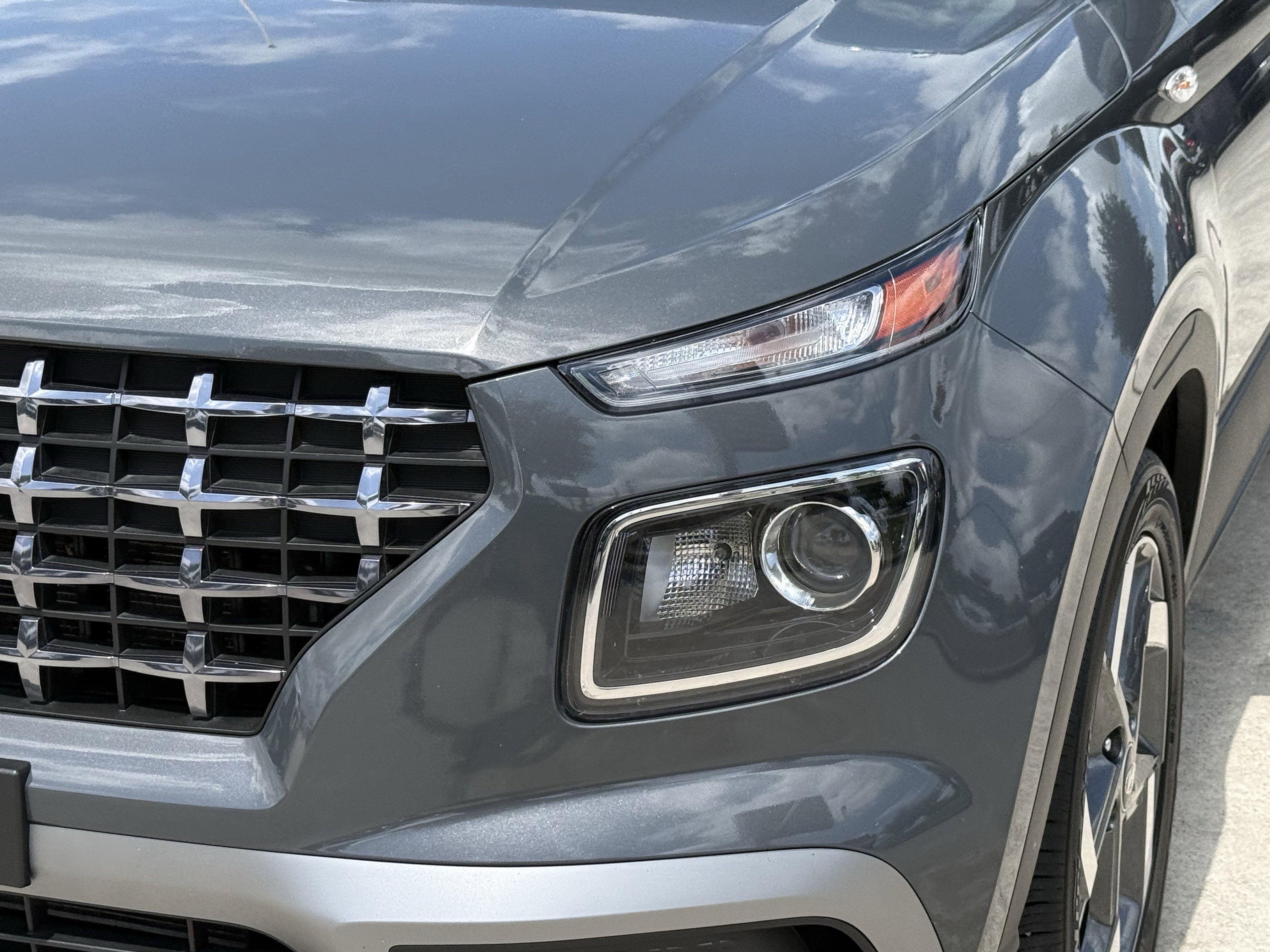Used 2025 Hyundai Venue SEL FWD image 12