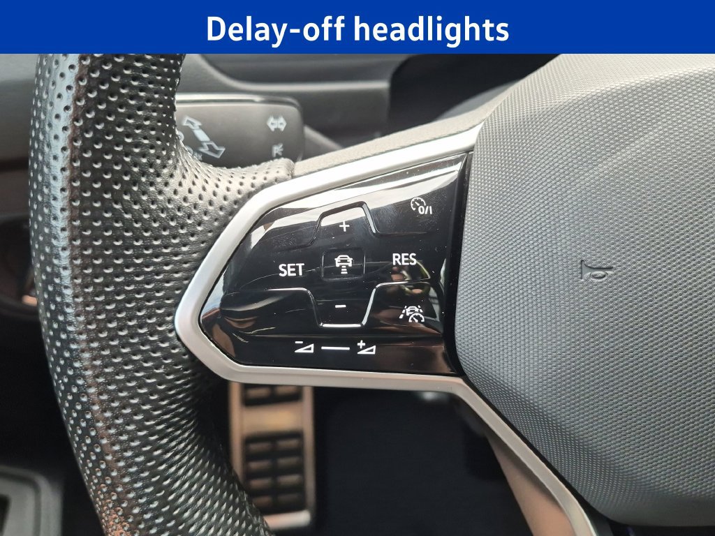 Used 2024 Volkswagen Tiguan SE R-Line AWD/4WD image 14