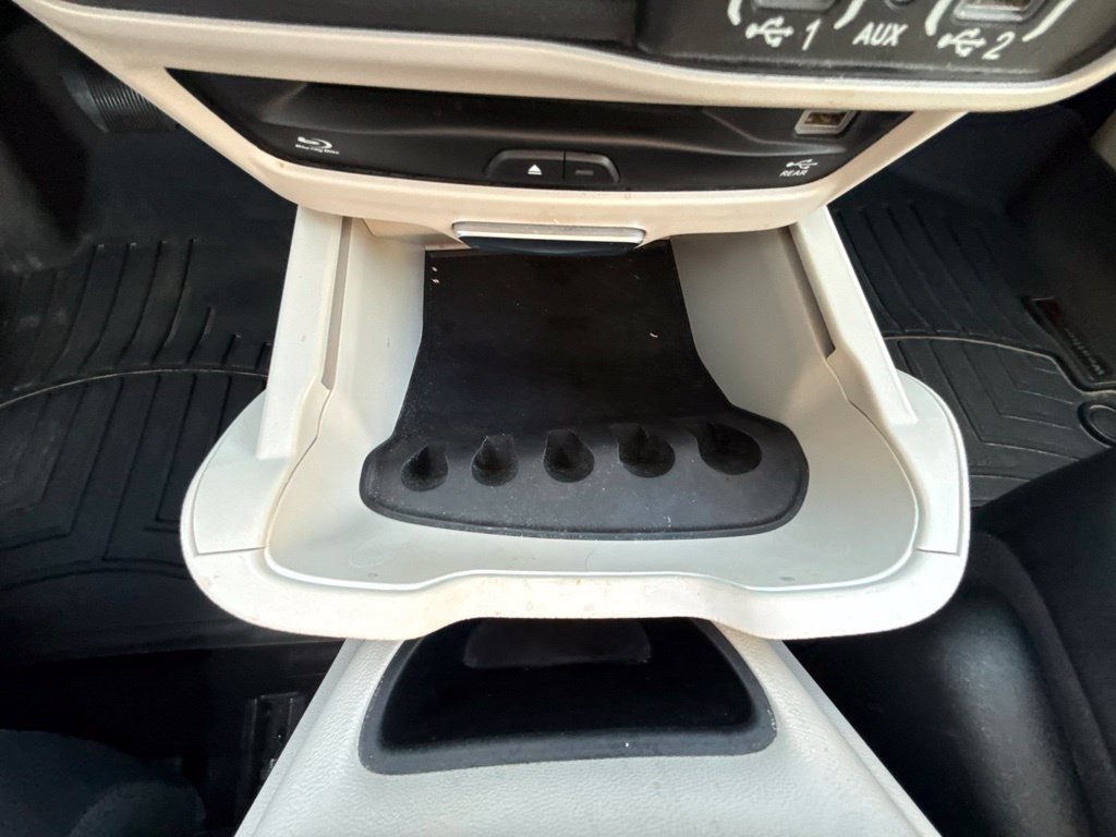 Used 2021 Chrysler Pacifica Touring-L w/ Uconnect Theater Family Group AWD/4WD image 33